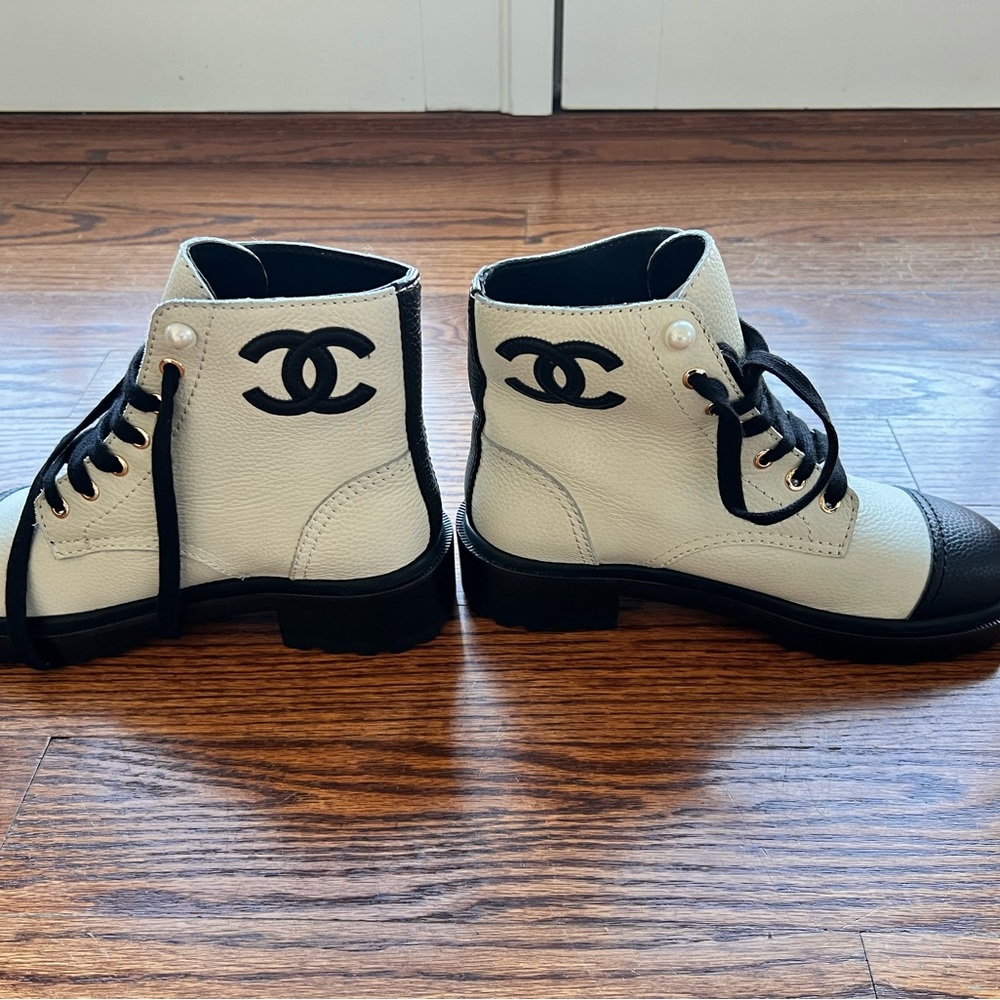 Chanel boots size 39 NEW